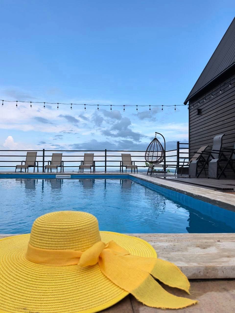 Pool relaxation with a straw hat